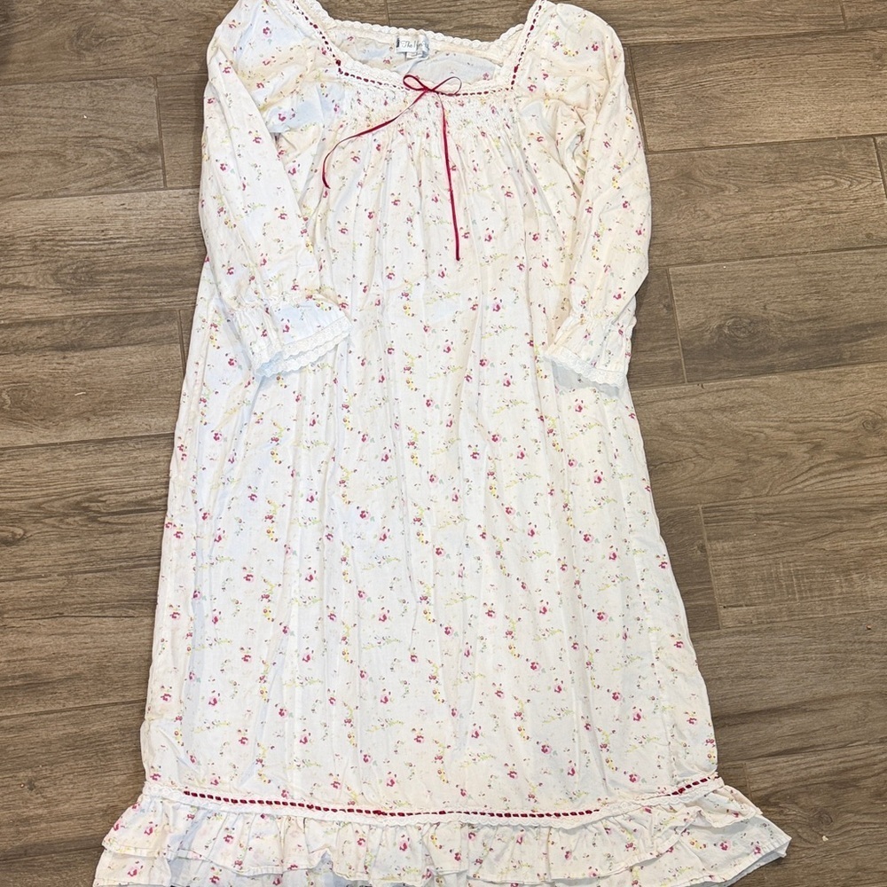 Vintage Cotton Cottage Core Granny Core Floral Long Sleeve Nightgown Lace Trim